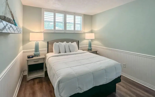Poolside Double Suite