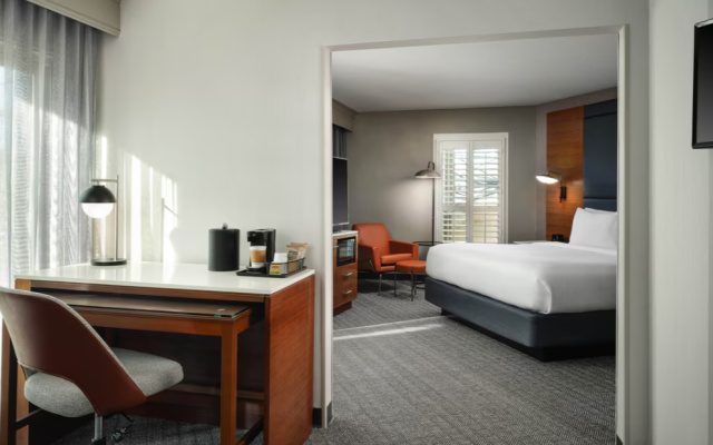 Hearing Accessible Double Suite