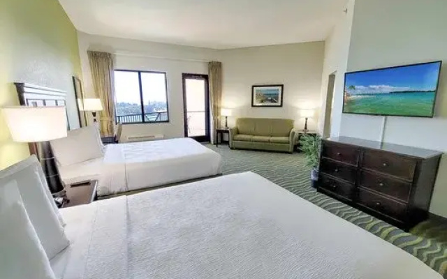 Sextuple Family Suite