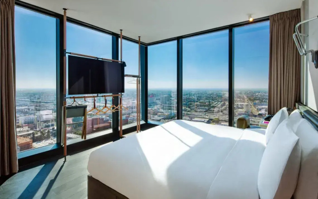 Corner room with city view
