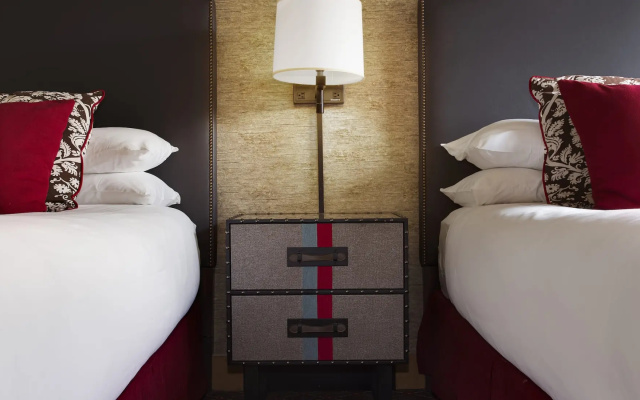 Quadruple room with city view