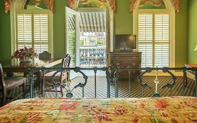 Alamo Plaza room with balcony