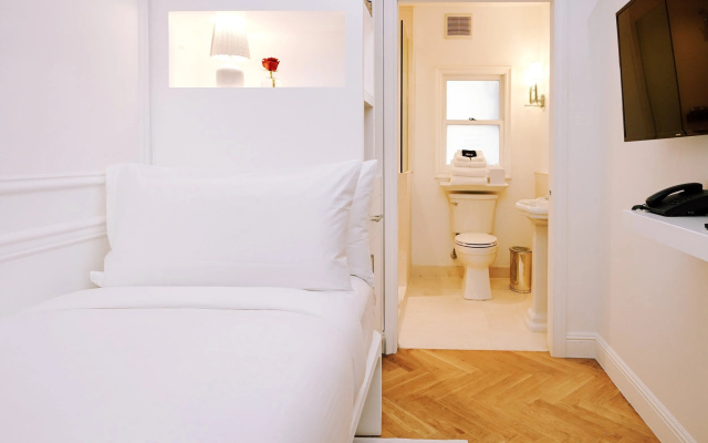 Cara Mini Courtyard room