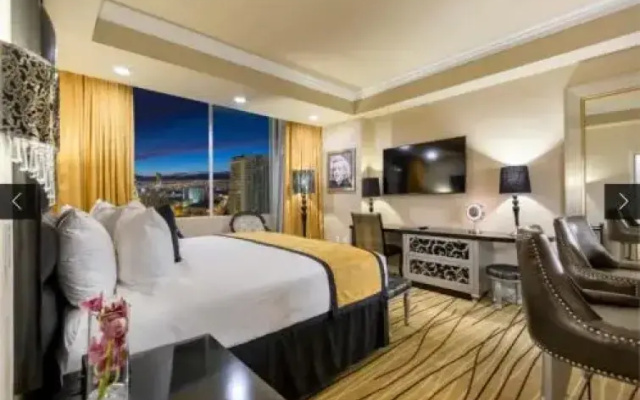 Celebrity Twin Club Suite
