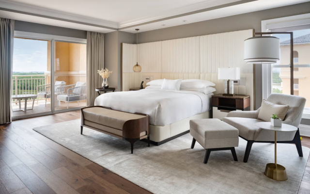 1 Bedroom Ritz-Carlton Royal Club Level Double Suite with Lakefront view and Pool view