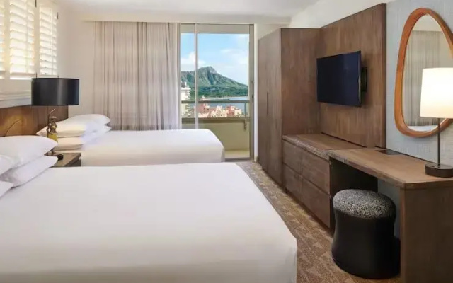 1 Bedroom Twin Suite with partial ocean view