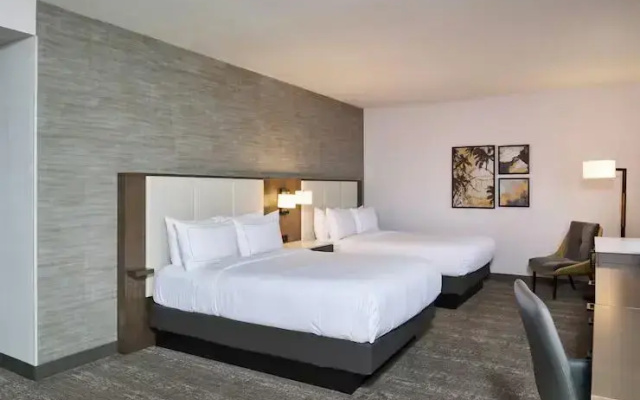 Studio Suite with pool view