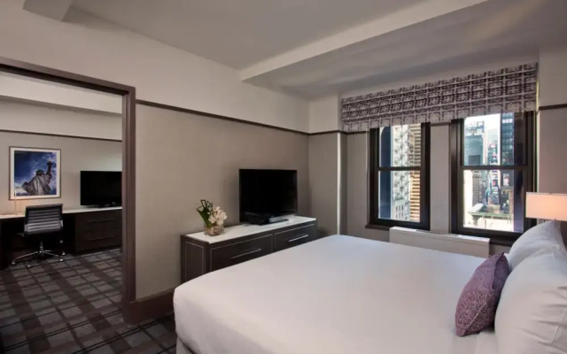 1 Bedroom Premier Tub with Grab Bars Double Suite
