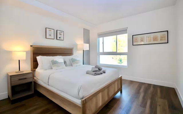 2 Bedrooms Sextuple Suite with balcony