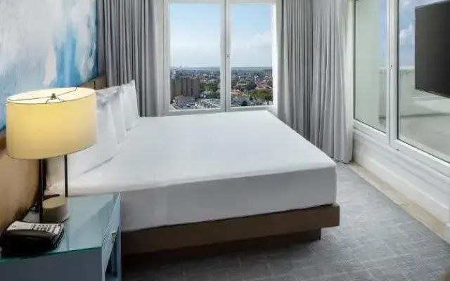 Accessible Double Junior Suite with city view