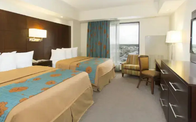Luxury Accessible Twin Suite with city view