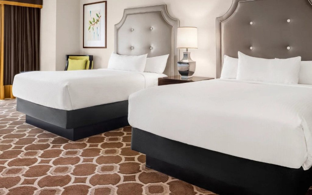 Octavius Twin room with pool view
