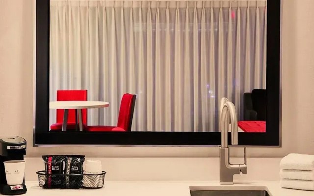 South Strip View Twin Resort Studio Suite