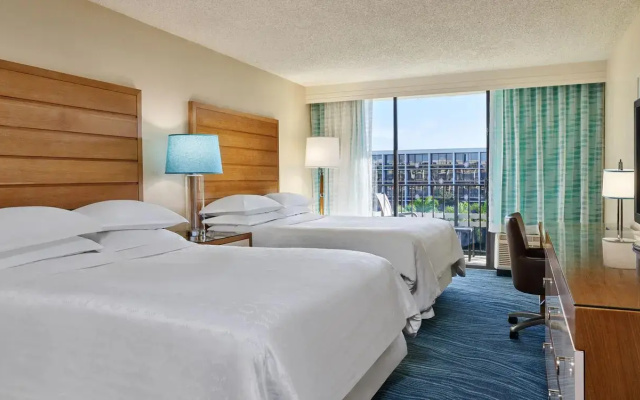 2 Bedrooms Family Suite with pool view