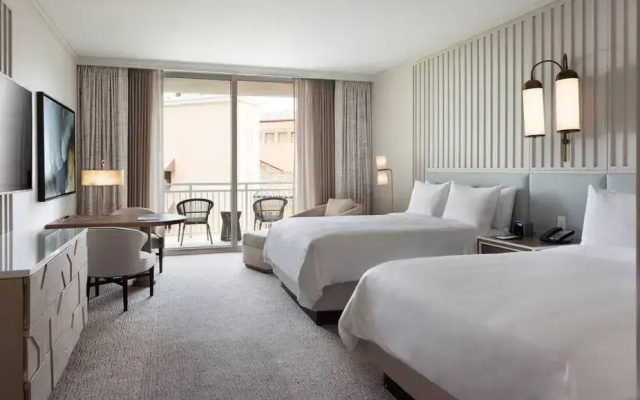 Standard Quadruple room with golf view