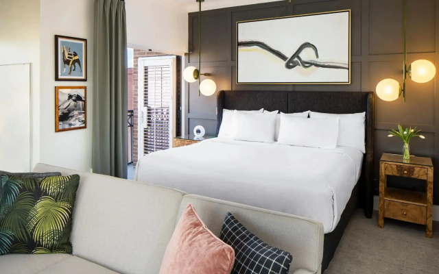 Ellis Square Suite