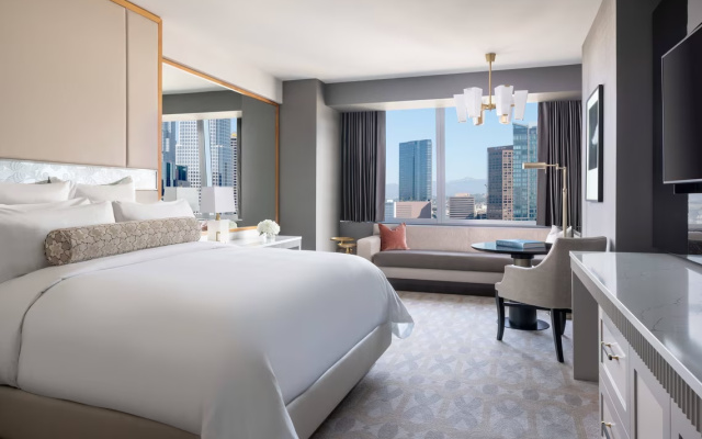 Deluxe Double room with city view