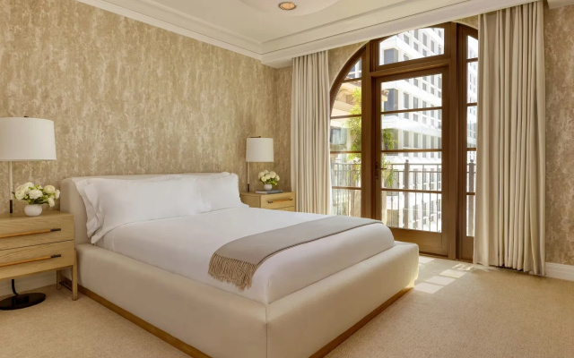 3 Bedrooms Maybourne Wilshire Residence