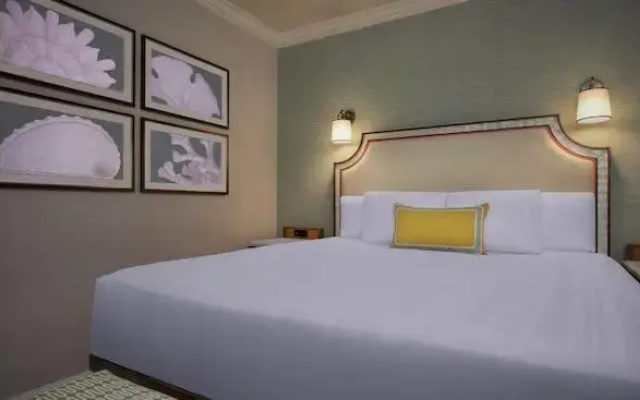 1 Bedroom Club Level Suite