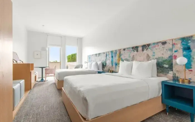 Deluxe Twin room with balcony