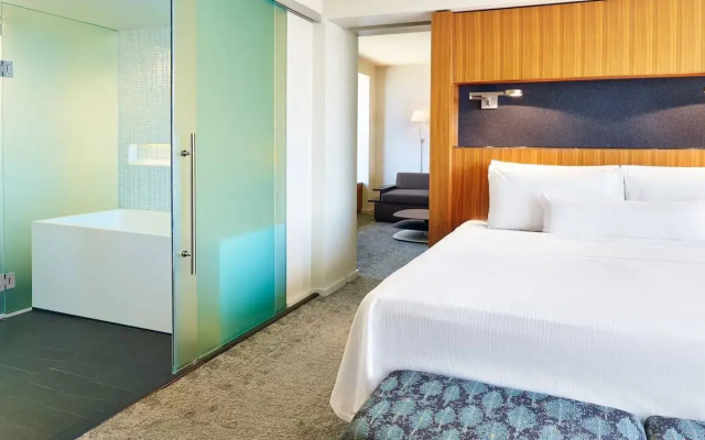 1 Bedroom Corner Executive Double Club Level Suite