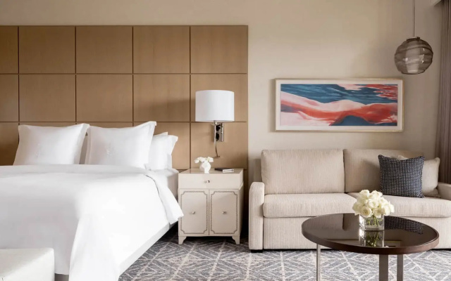 Golden Oak View room