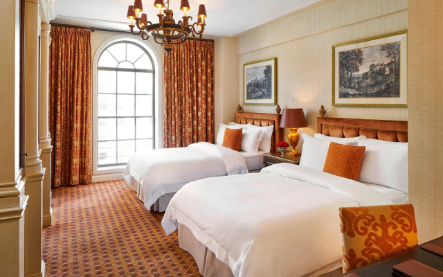 Premier Quadruple room with city view