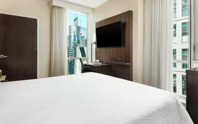 Corner Double room with partial Times Square view