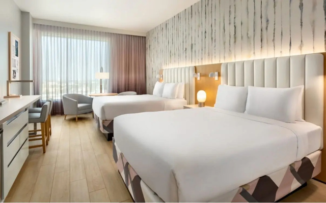 Guest room with park view