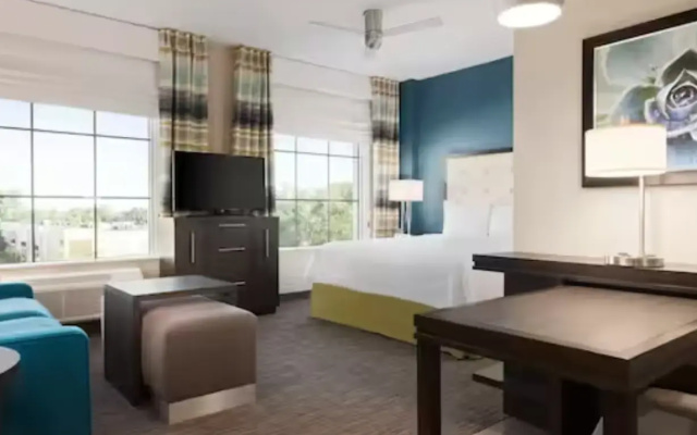 Mobility / Hearing Accessible with tub Suite