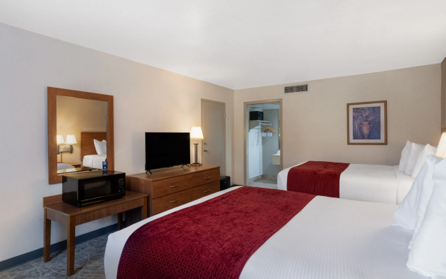 Superior Twin room with pool view