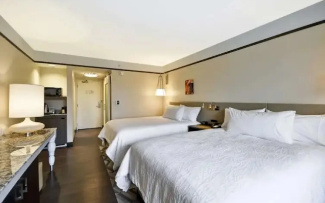 Premium with In-Room Drinks and Snacks Twin room