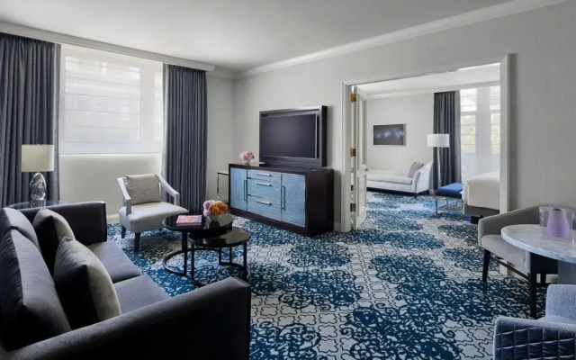 2 Bedrooms Club Level Suite
