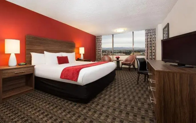 Deluxe Double room with city view
