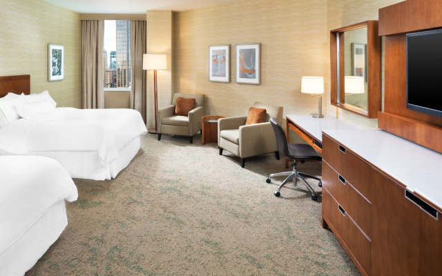 Executive Quadruple room with city view