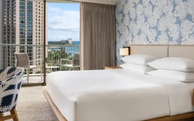 Renovated Ainahau Tower Double room with partial ocean view