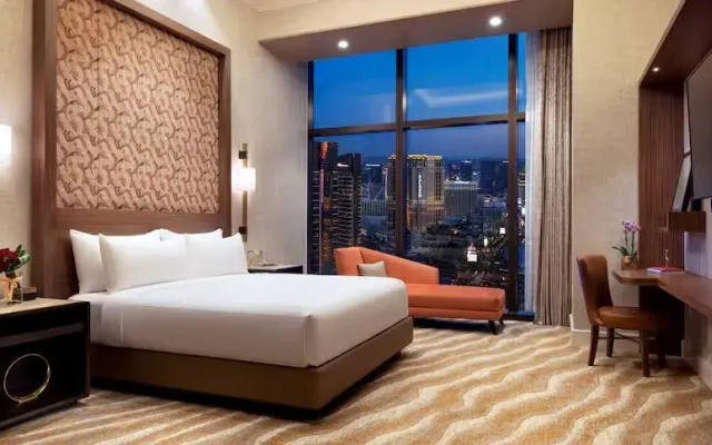 4 Bedrooms Penthouse Suite with city view