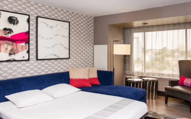2 Room M Club Lounge Access Double Suite with city view