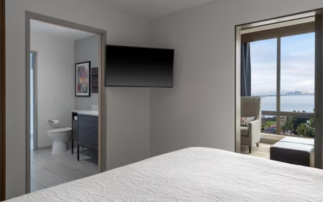 2 Bedrooms Double Suite with bay view