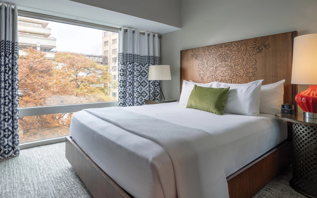 Corner Double Suite with river view