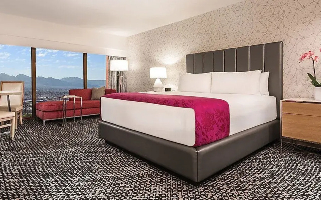 Flamingo Double room with city view