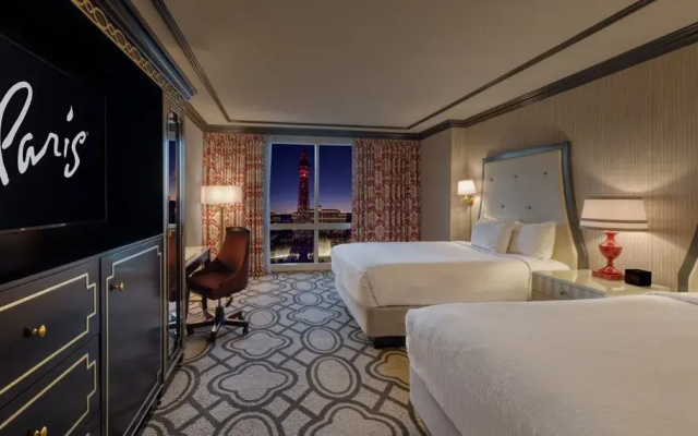 Bordeaux Twin room with pool view
