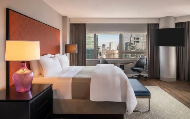 Corner Studio Suite with city view