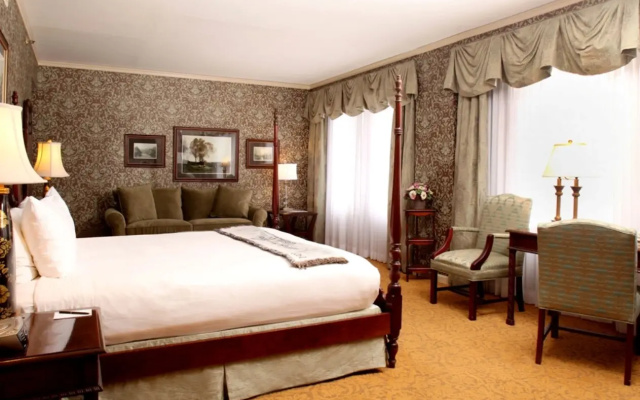 1 Bedroom Luxury Corner Suite
