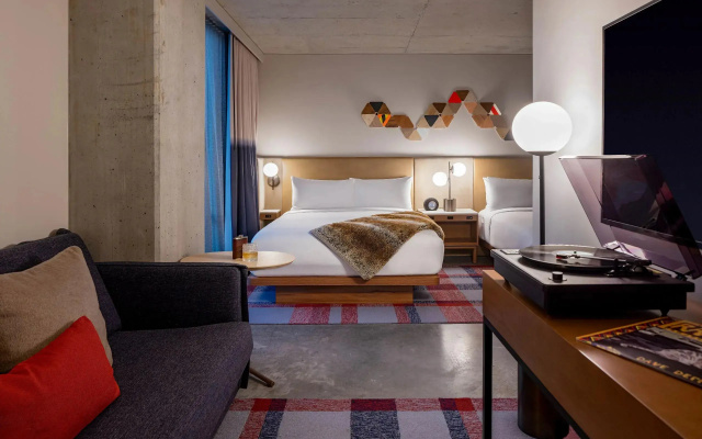 Studio Two Queen Beds 