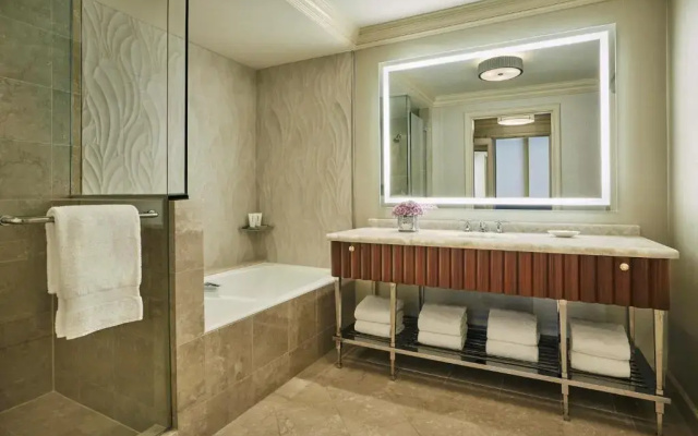 Premier Double West wing Suite