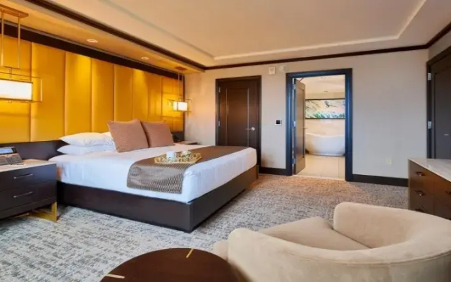 Center Suite