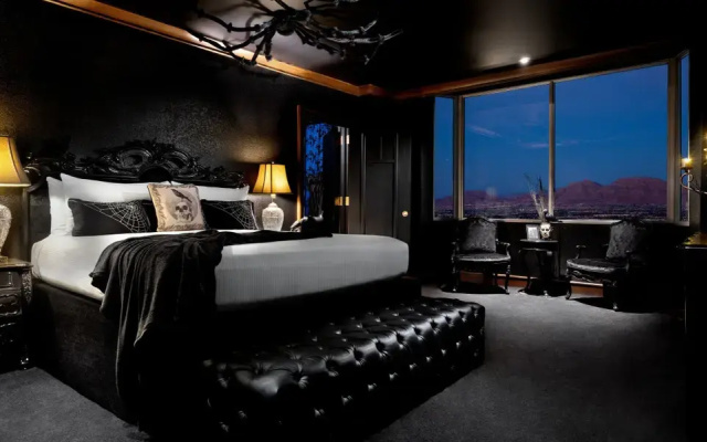 Halloween Double Suite