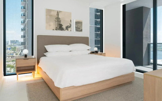 2 Bedrooms Skyline Quadruple Suite with balcony