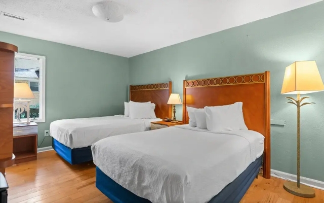 6 Bedrooms Guest House